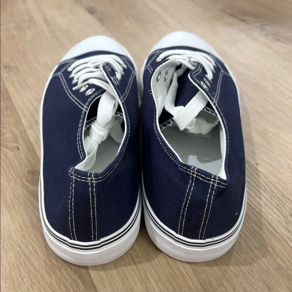 NEW Men’s Lace Up Canvas Sneakers - Picture 3 of 5